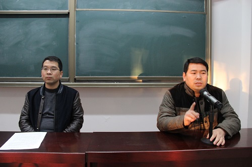 院党委副书记主持报告会